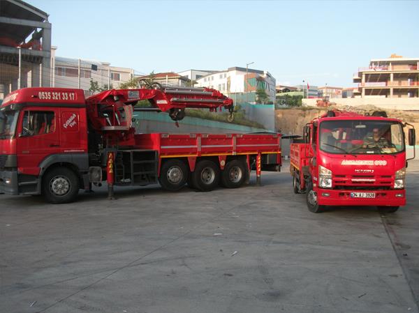 35 tonluk ve 5 tonluk vinçlerin çalışması.