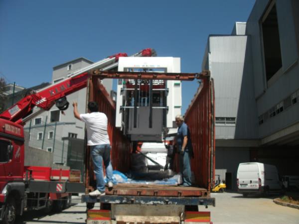 Çin den gelen bobst un conteyırdan indirimesi.