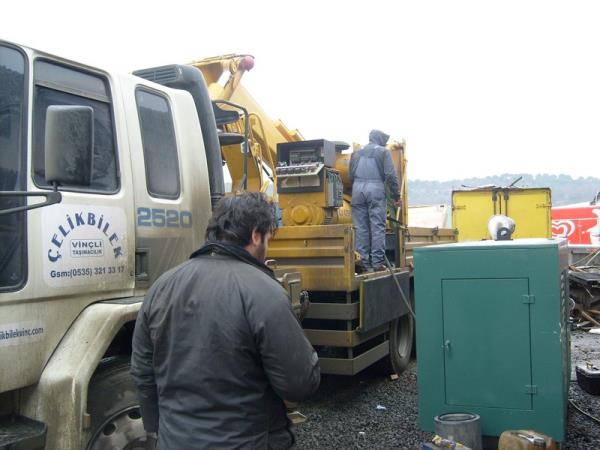 20 tonluk vinç ile jeneratör taşınması.
