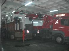 Bobst makinas&#305;n&#305;n sinpa&#351; i&#351; modern sitesinde indirilmesi.