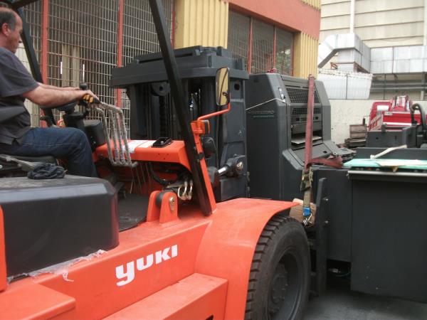10 Tonluk forklift Heıdelberg SM 74-2 taşıması.
