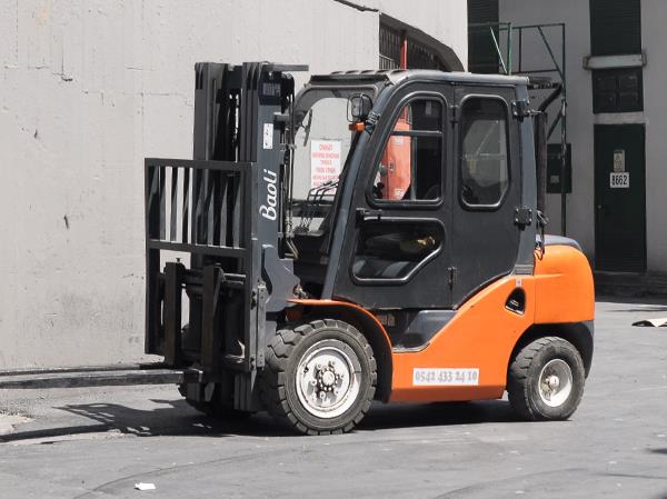Kiralık 3 tonluk forklift 4.50 asansör.