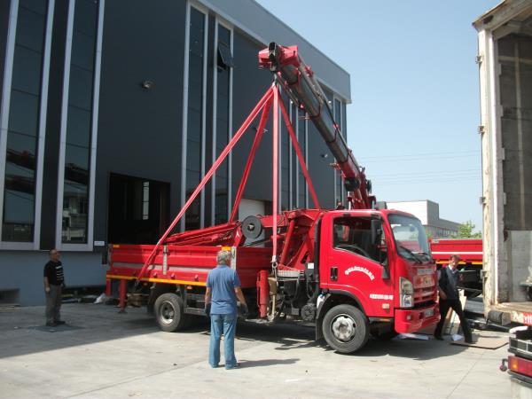 5 tonluk vinç in bina içine sokulması.