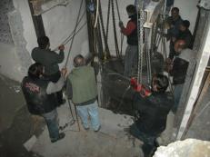 Emar &#304;ndirilken Caraskalla Ekip Dikkatli Bir &#350;ekilde &#199;al&#305;&#351;ma &#304;&#231;inde