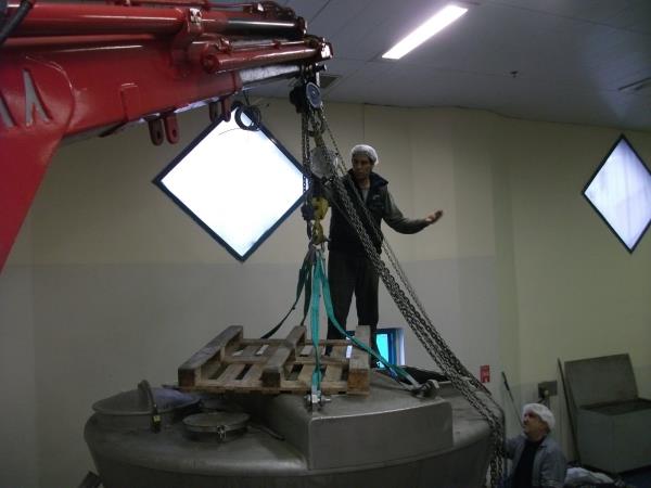 Caraskal ve vinç ile tank ın indirilmesi.