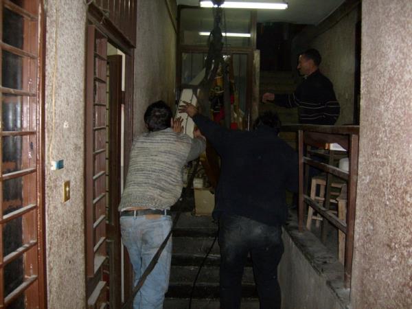 Cağoğlunda bodrum kattan makina çıkarılması.