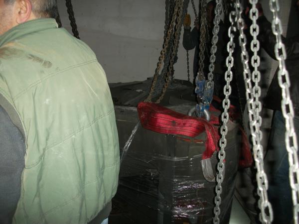 13 Ton emar indirme hazırlıkları.