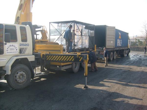 Ryobi makinasının conteyırdan indirilmesi.