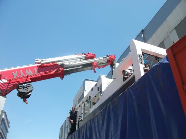 18 Ton makinanın conteyırdan çıkarılması.