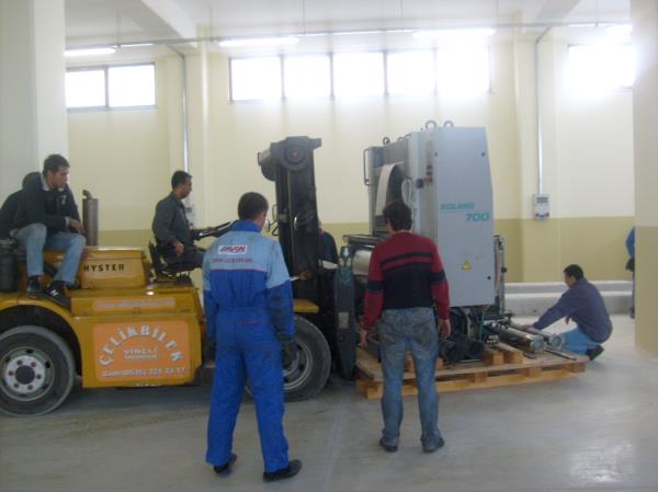 Güzel sanatlar matbaasına gelen Roland 705 indirilmesi.